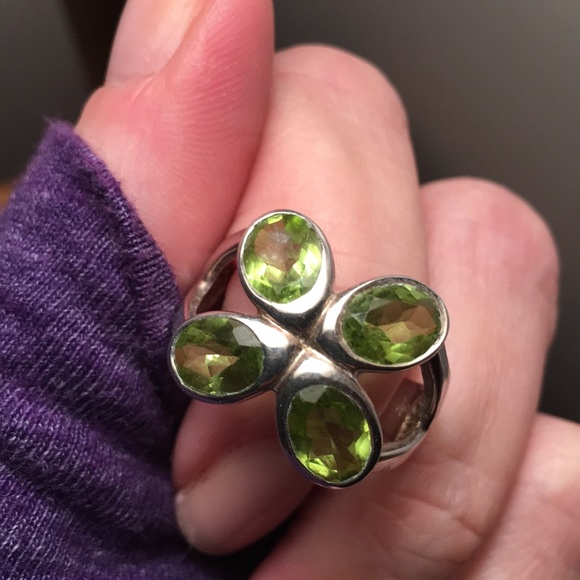 Peridot Arya Ring 🌿 - Picture 7 of 8
